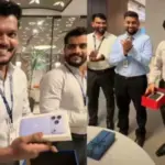 প্রত্যেক কর্মীর হাতে আইফোন তুলে দিলেন অফিসের বস!
