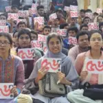 এক দাবিতে আন্দোলনে ছাত্র-শিক্ষক-কর্মকর্তা-কর্মচারী সবাই, সমাধান কোন পথে?